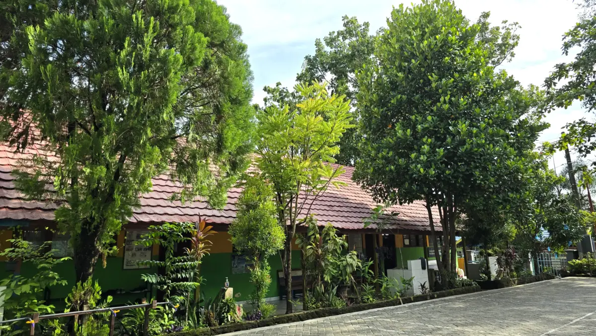 Halaman sekolah sd 4 komet
