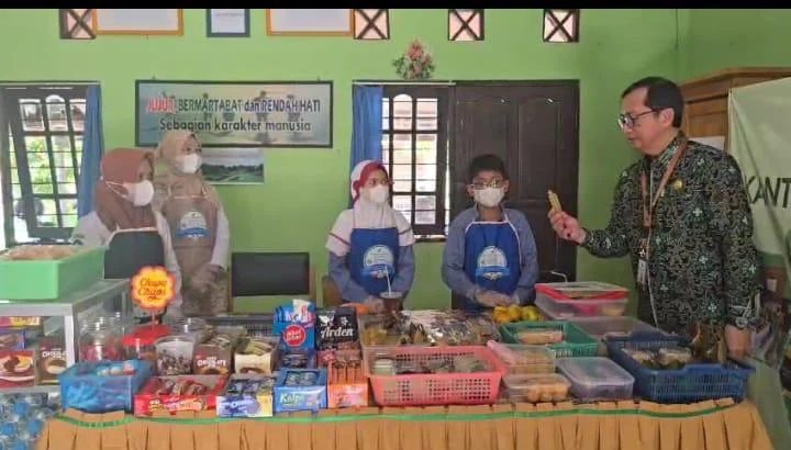 Kantin sekolah sdn 4 komet