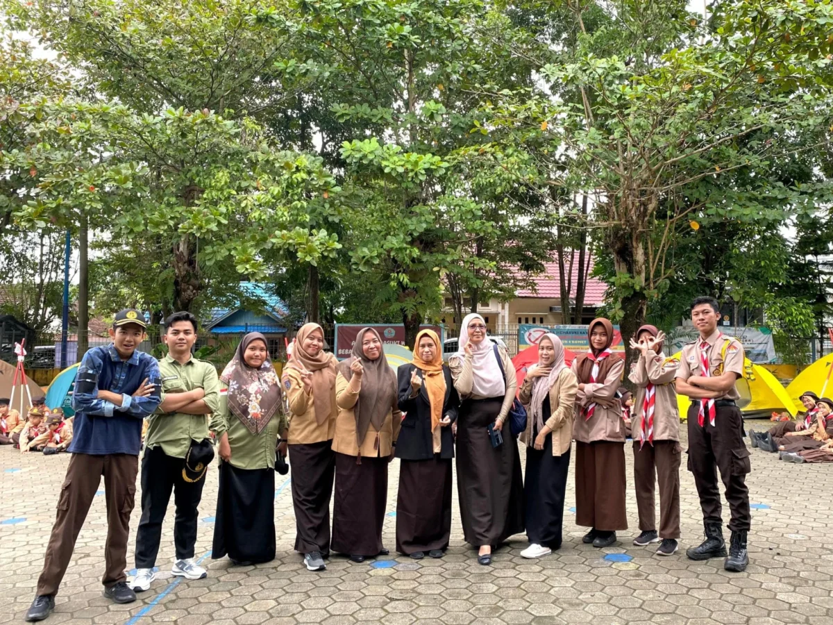 Pembina pramuka sdn 4 komet