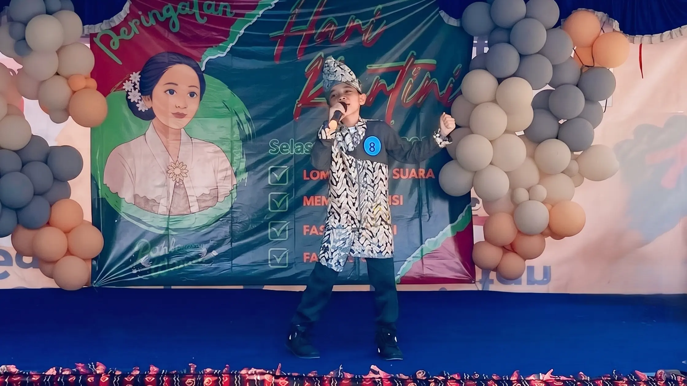 Menyanyi hari kartini sdn4komet